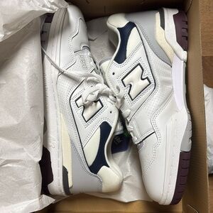 NB 550’s 10.5. Never worn, perfect condition.